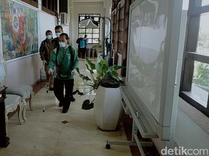Balai Kota Surabaya hingga Kelurahan Disemprot Disinfektan Cegah Corona