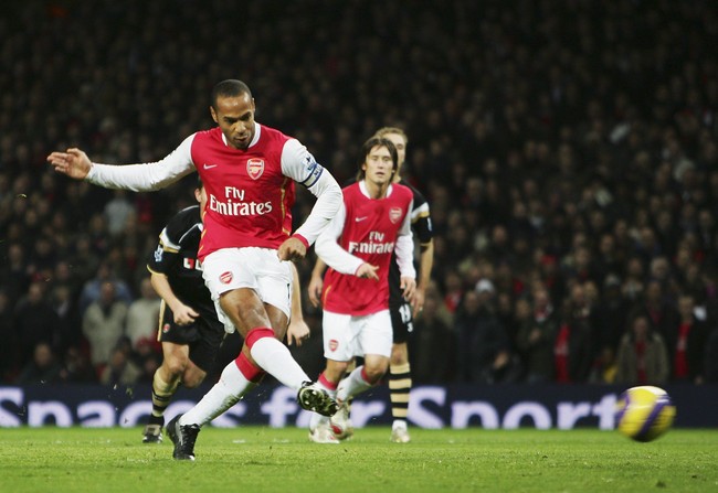 LONDON - JANUARY 02:  Thierry Henry of Arsenal scores their first goal from the penalty spot during the Barclays Premiership match between Arsenal and Charlton Athletic at the Emirates Stadium on January 2, 2007 in London, England.  (Photo by Phil Cole/Getty Images)