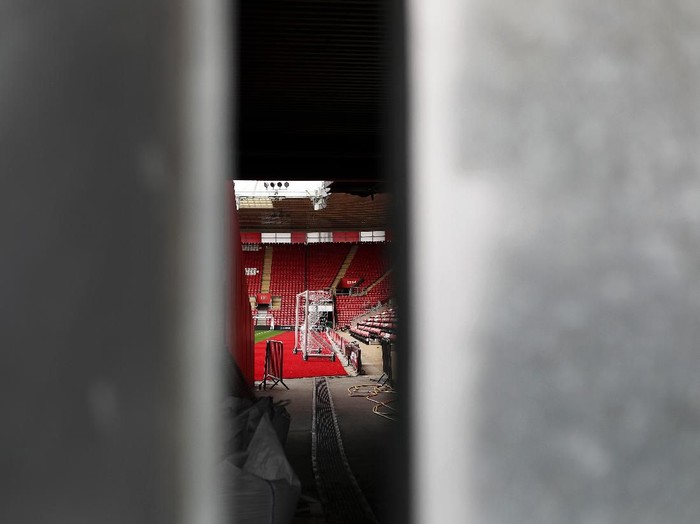 LONDON, ENGLAND - MARCH 13: A general view of the Emirates Stadium, home to Arsenal Football Club on March 13, 2020 in London, England. It has been announced that all football league matches, including the Premier League and Women’s Super League, have been postponed until at least April 3 in response to the threat of coronavirus. This follows UEFA's decision to suspend fixtures in the Champion's League and the Europa League, as many top flight players enter self-isolation.  (Photo by Dan Kitwood/Getty Images)