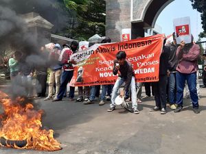 Aksi Tuntut Novel di Kejagung Terus Menggema