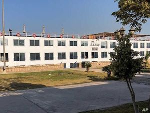 Ada yang Positif Corona, 150 Penumpang Kapal di Mesir Dikarantina Ada yang Positif Corona, 150 Penumpang Kapal di Mesir Dikarantina