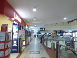 Corona Bikin Penjualan Handphone di Toko Sepi Kayak Kuburan