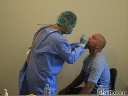 Ketimbang Putuskan Lockdown, Lebih Baik Perbanyak Tes Corona