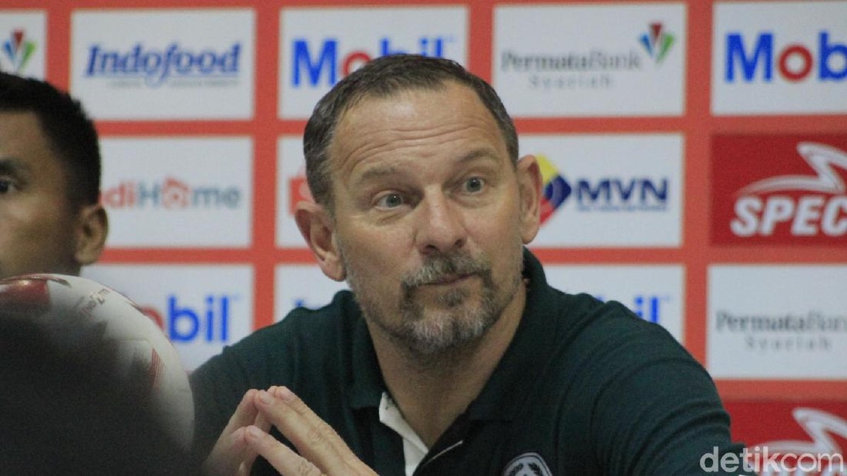 Pelatih PSS Sleman Dejan Antonic berharap operator menyusul jadwal dengan adil. (Foto: Yudha Maulana/detikSport)