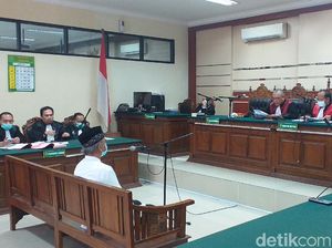 Korupsi Rp 10,8 M, Mantan Bupati Trenggalek Divonis 4 Tahun 6 Bulan Penjara Korupsi Rp 10,8 M, Mantan Bupati Trenggalek Divonis 4 Tahun 6 Bulan Penjara