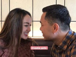 Ditanya Kapan Menikah, Zaskia Gotik Jawab: Doain Aja Ya Ditanya Kapan Menikah, Zaskia Gotik Jawab: Doain Aja Ya