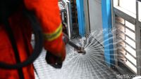 Cegah Corona, Halte Pejaten Disemprot Disinfektan