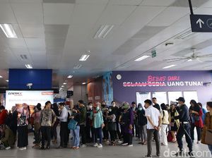 Agar Bebas Corona, Pemprov DKI Minta Pengantre Transportasi Umum Lencang Depan