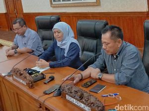 Doa Khusus Gubernur Khofifah Menghadapi Wabah Corona di Jawa Timur