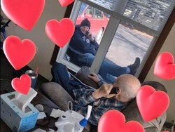 Cinta Luar Biasa! Viral Foto Anak Kunjungi Ayahnya di Tengah Wabah Corona