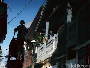 Permukiman di Jakarta Timur Tergenang Imbas Hujan Deras Semalam Permukiman di Jakarta Timur Tergenang Imbas Hujan Deras Semalam