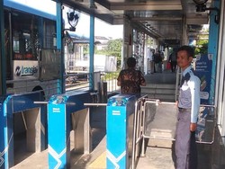 Jam Operasional Ditambah, Penumpang TransJ Tetap Patuhi Protokol Kesehatan