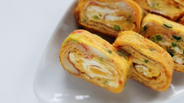 Ilustrasi Egg chicken roll