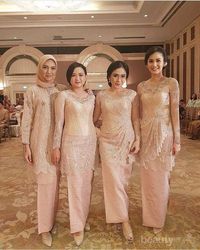 Model Kebaya Brokat Versi Desainer Terkenal Indonesia, Cantik-Cantik ...