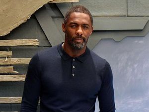 Cerita Idris Elba Phobia Kelelawar, Gagal Bermesraan-Istri Ditinggal di Kamar Mandi Cerita Idris Elba Phobia Kelelawar, Gagal Bermesraan-Istri Ditinggal di Kamar Mandi