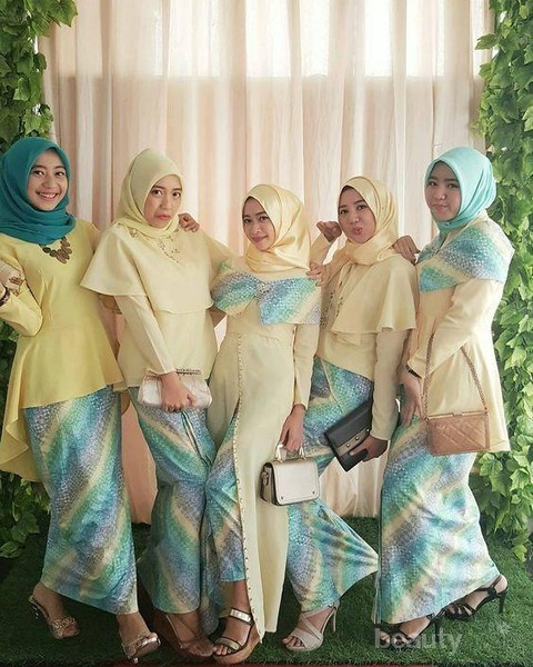 Cari Tahu 4 Bahan  yang Nyaman untuk  Bahan  Busana Bridesmaid 