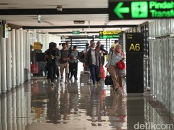 Turis Asing Mau Refund Pajak Via Email Mulai Besok