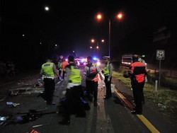 Bus Tabrak Kontainer di Tol Merak, 5 Orang Tewas