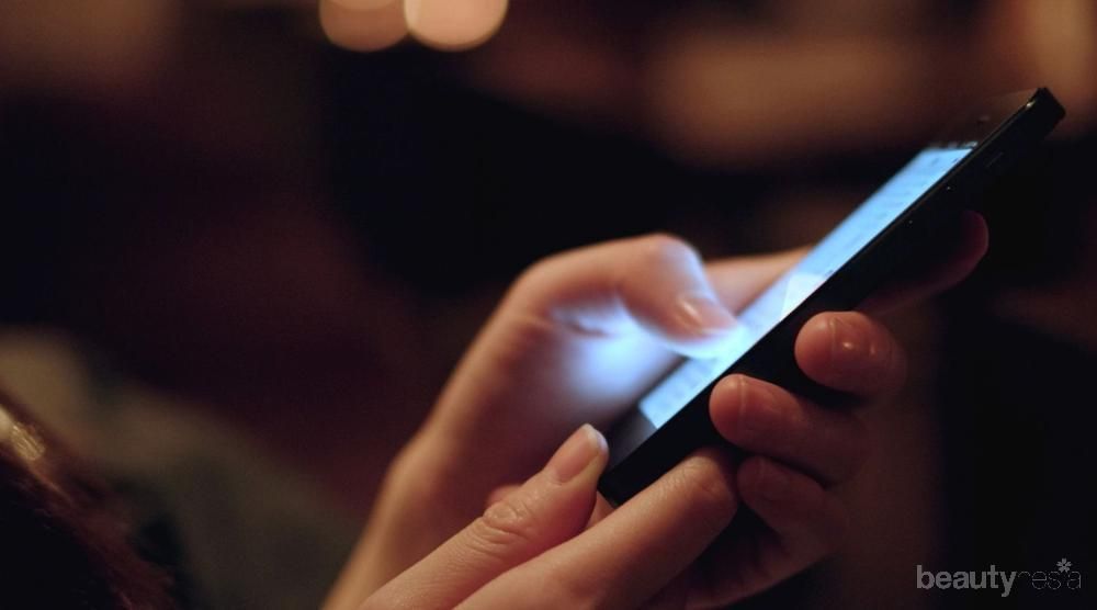 Susah Tidur, Sinar Layar Smartphone Bisa Jadi Penyebabnya