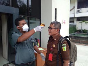 Hakim Bersuhu Tubuh Lebih 38 Derajat Dilarang Masuk PN Bandung