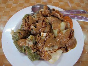 Sore Ini Bisa Ngemil Batagor Berbumbu Kacang di 5 Tempat Ini
