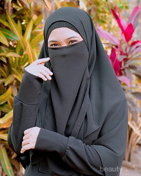 Wanita Muslimah Bercadar