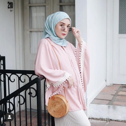 5 Selebgram Ini Beri Inspirasi OOTD Hijab Stylish untuk Ibu Hamil