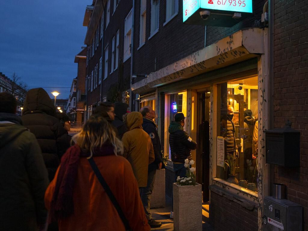 Kafe Ganja Amsterdam Rindu (Uang) Turis Asing
