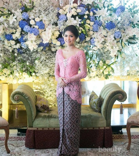 Inspirasi Baju Kebaya  Warna  Pink  yang Simple Tapi Elegan untuk Lamaran