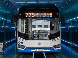 China Pakai Sinar UV untuk Bersihkan Bus