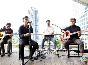 Work Form Home Ditemani Aksi Govinda dari Rooftop detikcom Work Form Home Ditemani Aksi Govinda dari Rooftop detikcom