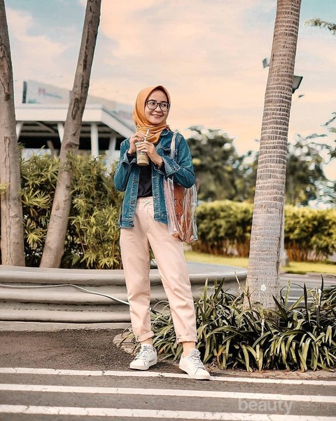 6 Inspirasi Mix  and Match  Celana  Chino  Hijabers Anti Ribet 