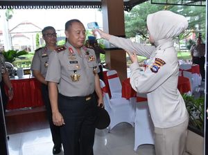 Cegah Penyebaran Corona, Kapolda Kalsel dan Jajaran Cek Suhu Tubuh