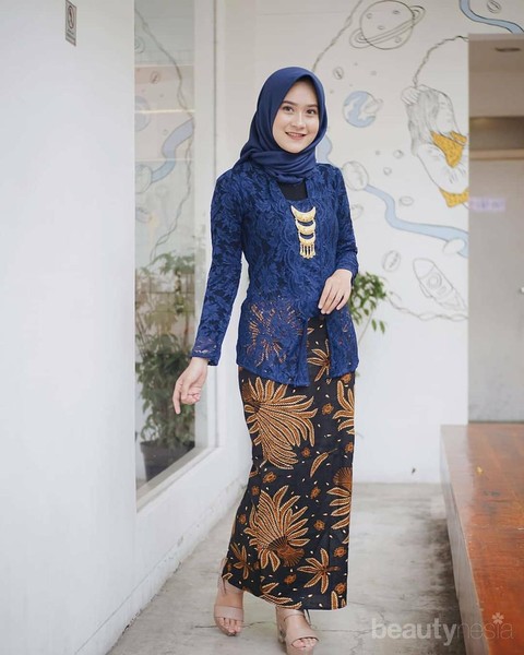 5 Model  Rok Kebaya  agar  Tubuh Terlihat  Ramping  dan  Jenjang