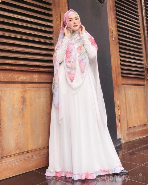 Deretan Artis Cantik yang Putuskan Berhijab Syar i Deretan Artis Cantik yang Putuskan Berhijab Syar i