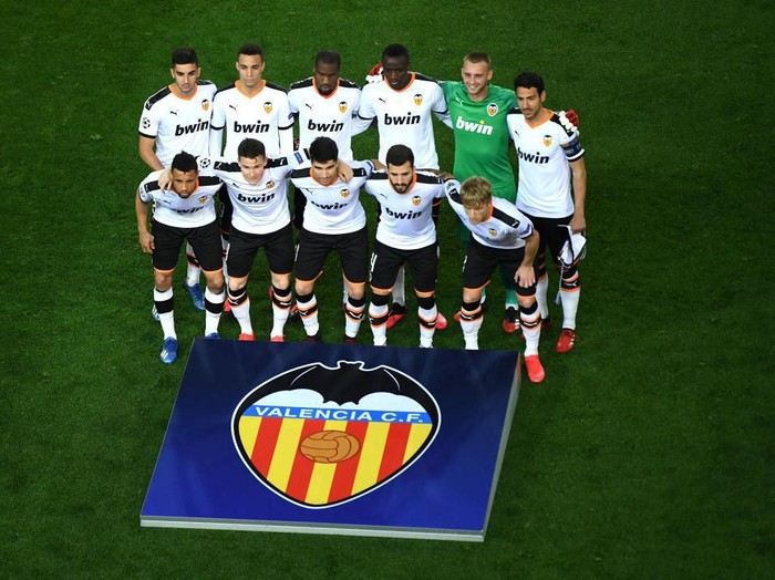 VALENCIA, SPAIN - MARCH 10: (FREE FOR EDITORIAL USE)  In this handout image provided by UEFA, Valencia team pose for a photo ahead of the UEFA Champions League round of 16 second leg match between Valencia CF and Atalanta at Estadio Mestalla on March 10, 2020 in Valencia, Spain. (Photo by UEFA - Handout via Getty Images)
