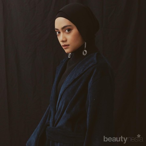 Kreasi Hijab Polos Dengan Anting Anting Cantik Untuk Kondangan