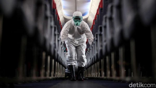Ketika Pesawat juga Mandi Disinfektan