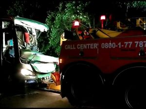Bus Tabrak Kontainer di Tol Merak, 5 Orang Tewas