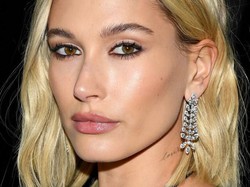 Wajahnya Disebut Hasil Oplas, Hailey Bieber Mau Gugat Dokter Bedah Plastik 