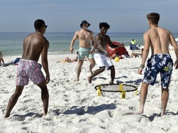 Buat Kerumunan dan Susah Diatur, 150 Turis di Pantai Miami Ditangkap