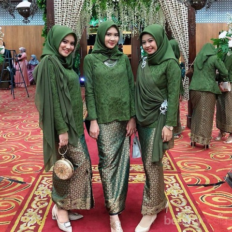 Ladies Yuk Intip 5 Inspirasi Model  Rok  Kebaya  Hijabers 