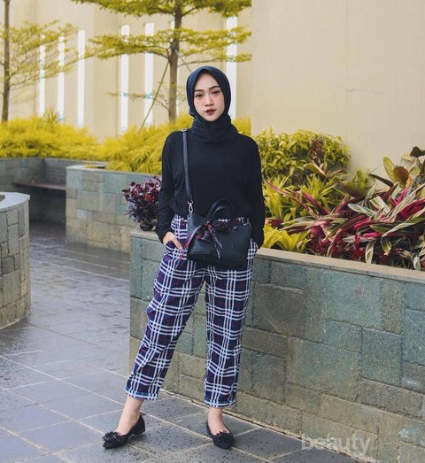 6 Inspirasi Mix  and Match  Celana  Chino  Hijabers Anti Ribet 