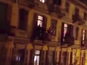 Seperti Nonton Konser, Warga Italia yang Dikarantina Nyanyikan Mr Brightside