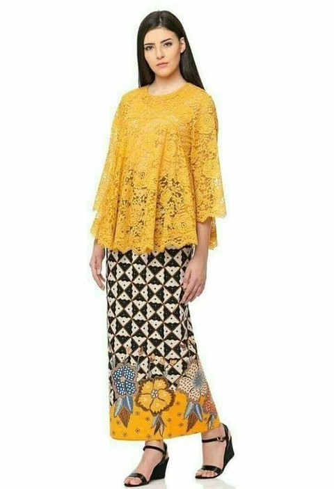 5 Cara Memilih Bawahan yang Tepat untuk Baju  Kebaya Warna  Emas 