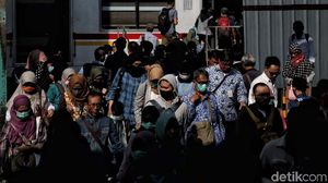 Aktivitas Penumpang KRL di Jakarta Masih Normal