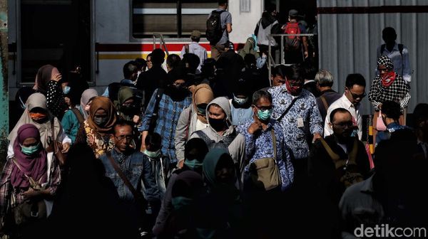 Aktivitas Penumpang KRL di Jakarta Masih Normal