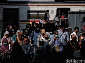 Aktivitas Penumpang KRL di Jakarta Masih Normal