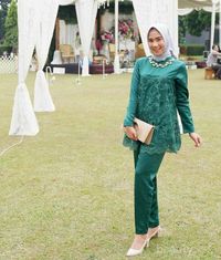 Kekinian Banget! Ini 5 Tips Simple Padu Padan Kebaya Dan Celana Untuk ...