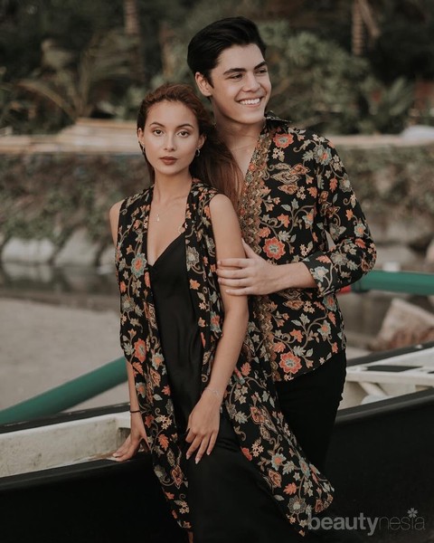 5 Inspirasi Model Batik Couple untuk Kondangan Bareng Pasangan, Serasi